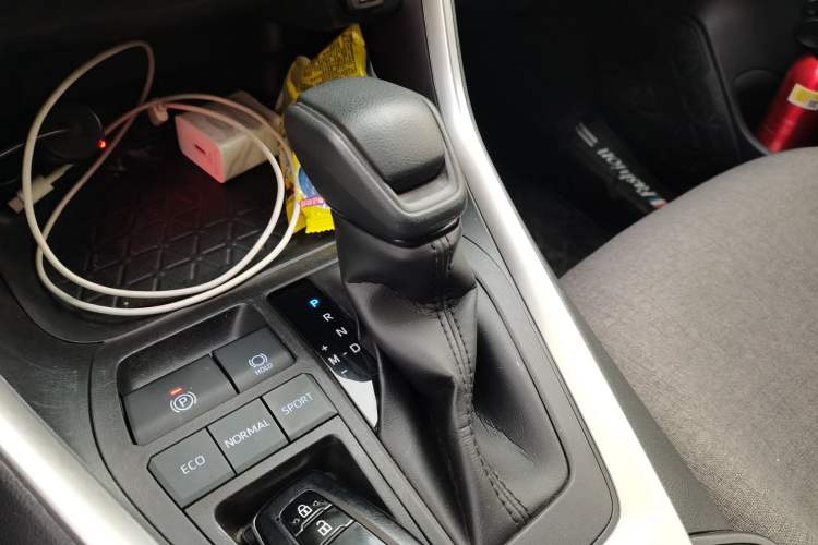 Used Toyota RAV4 2021 2.0L CVT Two-Wheel Drive Fashion Edition Gear Lever
