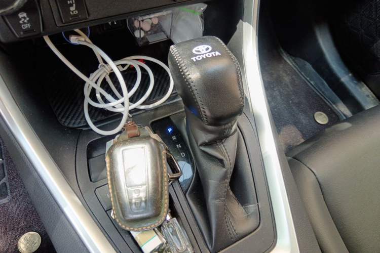 Used Toyota RAV4 2021 2.0L CVT Two-Wheel Drive Fashion PLUS Edition Gear Lever