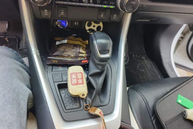 Used Toyota RAV4 2021 2.0L CVT Two-Wheel Drive Fashion PLUS Edition Gear Lever