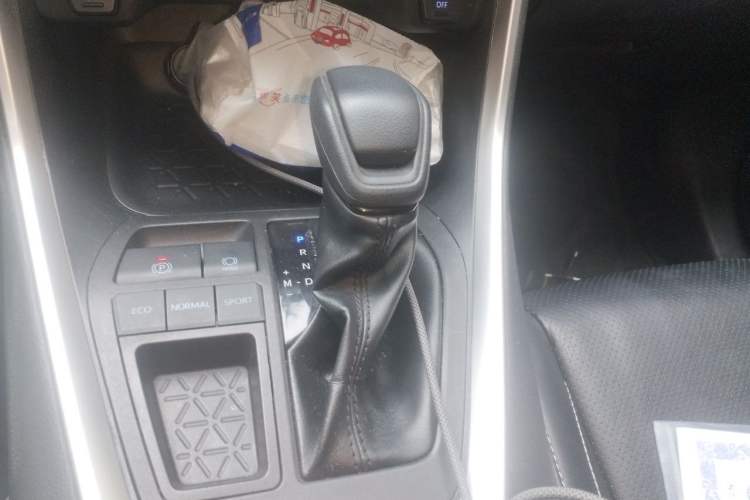 Used Toyota RAV4 2021 2.0L CVT Two-Wheel Drive Fashion Edition Gear Lever