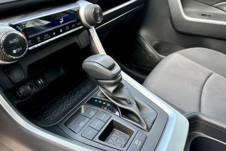 Used Toyota RAV4 2021 Revised Version Dual-Motor Hybrid 2.5L E-CVT Two-Wheel Drive Elite Edition Gear Lever