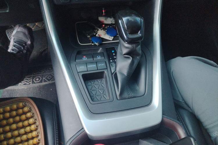 Used Toyota RAV4 2021 2.0L CVT Two-Wheel Drive Fashion PLUS Edition Gear Lever