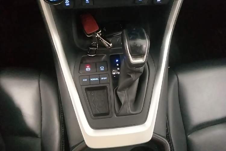 Used Toyota RAV4 2021 2.0L CVT Two-Wheel Drive Fashion PLUS Edition Gear Lever