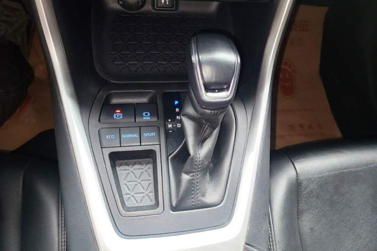 Used Toyota RAV4 2021 2.0L CVT Two-Wheel Drive Fashion PLUS Edition Gear Lever