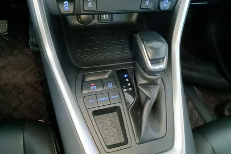 Used Toyota RAV4 2021 2.0L CVT Two-Wheel Drive Fashion PLUS Edition Gear Lever
