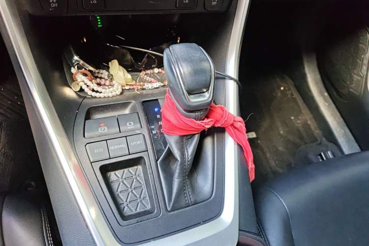 Used Toyota RAV4 2021 2.0L CVT Two-Wheel Drive Fashion PLUS Edition Gear Lever