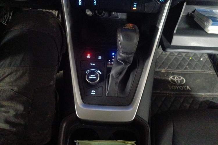 Used Toyota RAV4 2021 Dual-Engine 2.5L E-CVT Four-Wheel Drive Elite PLUS Edition Gear Lever