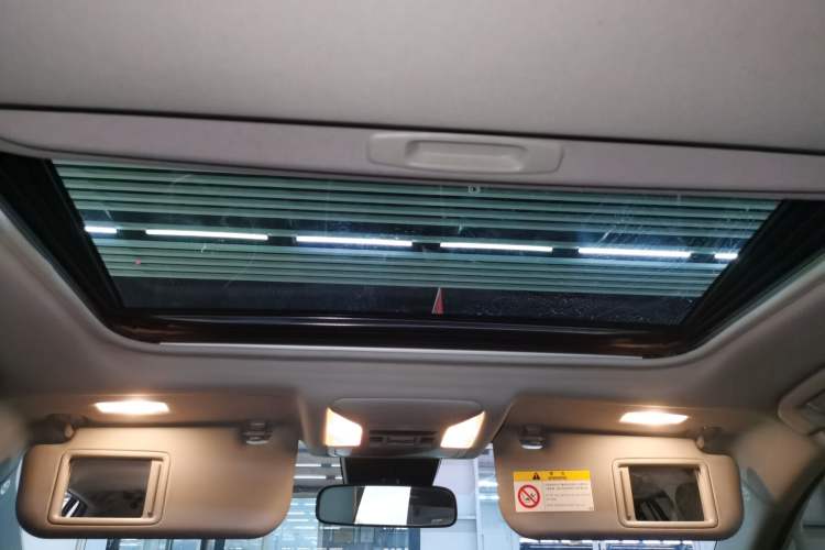 Used Toyota RAV4 2021 2.0L CVT Two-Wheel Drive Fashion PLUS Edition Headliner