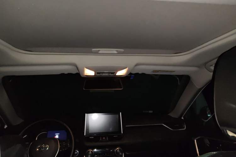 Used Toyota RAV4 2021 2.0L CVT Two-Wheel Drive Fashion PLUS Edition Headliner