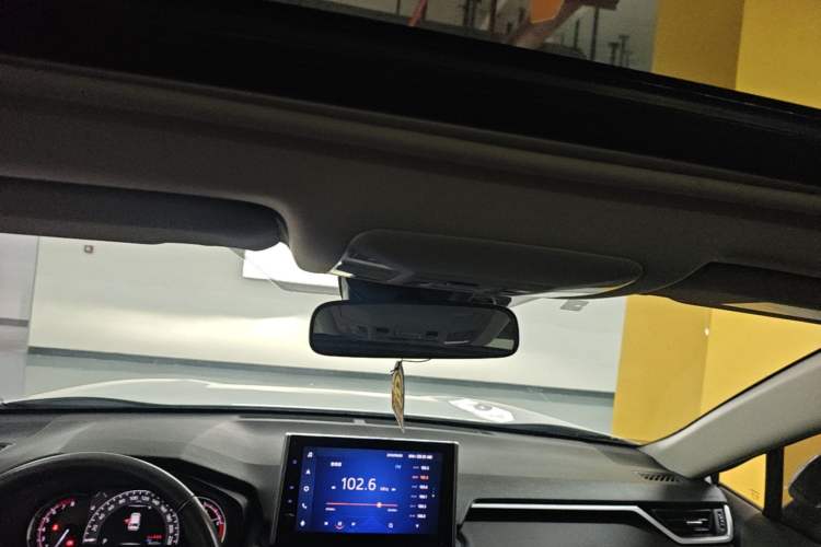 Used Toyota RAV4 2021 2.0L CVT Two-Wheel Drive Fashion PLUS Edition Headliner