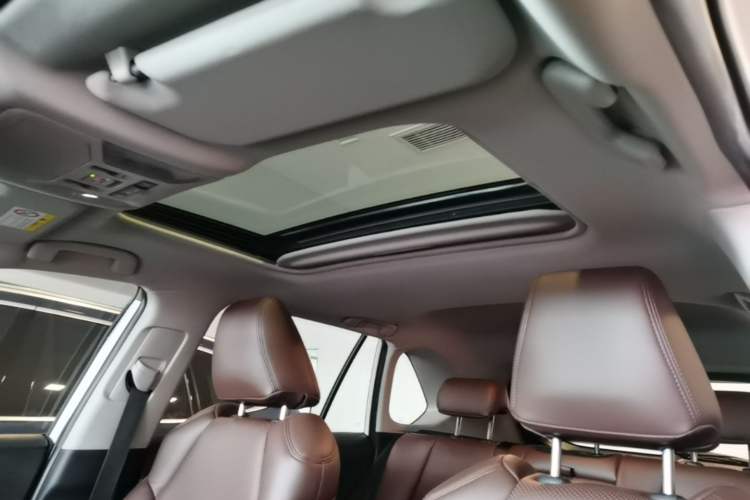 Used Toyota RAV4 2021 Revised Version Dual-Motor Hybrid 2.5L E-CVT Two-Wheel Drive Elite Edition Headliner