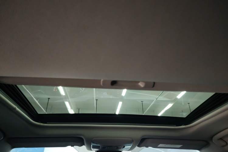 Used Toyota RAV4 2021 2.0L CVT Two-Wheel Drive Fashion PLUS Edition Headliner