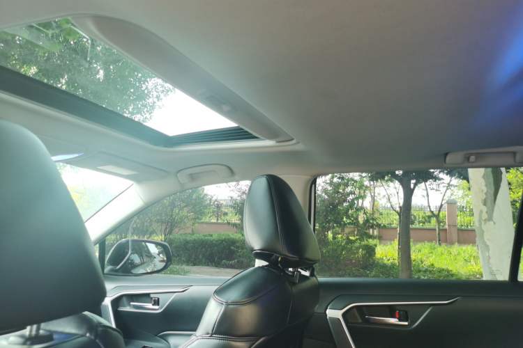 Used Toyota RAV4 2021 2.0L CVT Two-Wheel Drive Fashion Edition Headliner