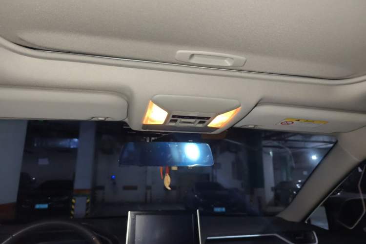 Used Toyota RAV4 2021 2.0L CVT Two-Wheel Drive Fashion PLUS Edition Headliner