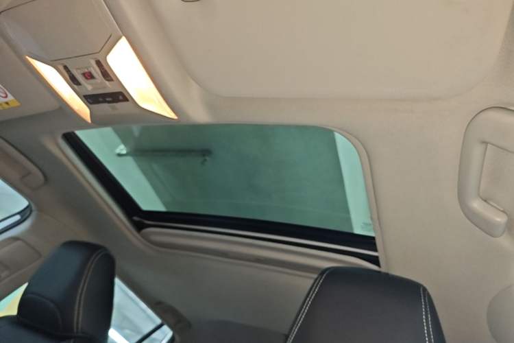 Used Toyota RAV4 2021 2.0L CVT Two-Wheel Drive Fashion Edition Headliner