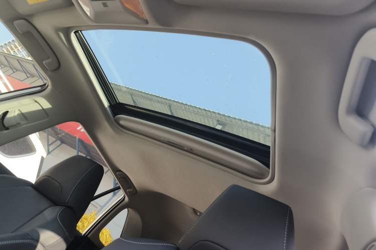 Used Toyota RAV4 2021 2.0L CVT Two-Wheel Drive Fashion PLUS Edition Headliner