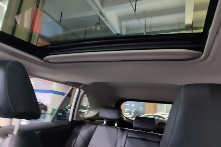 Used Toyota RAV4 2021 2.0L CVT Two-Wheel Drive Fashion PLUS Edition Headliner