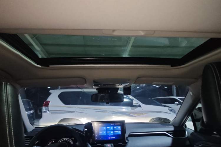 Used Toyota RAV4 2021 2.0L CVT Two-Wheel Drive Fashion Edition Headliner