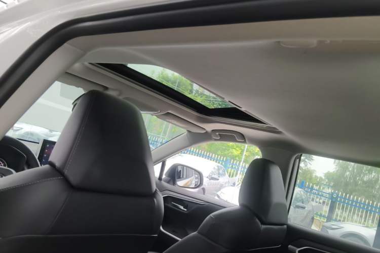 Used Toyota RAV4 2021 2.0L CVT Two-Wheel Drive Fashion PLUS Edition Headliner