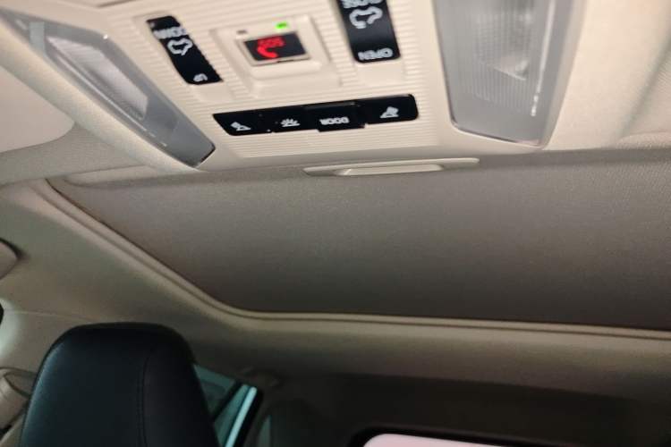 Used Toyota RAV4 2021 2.0L CVT Two-Wheel Drive Fashion Edition Headliner