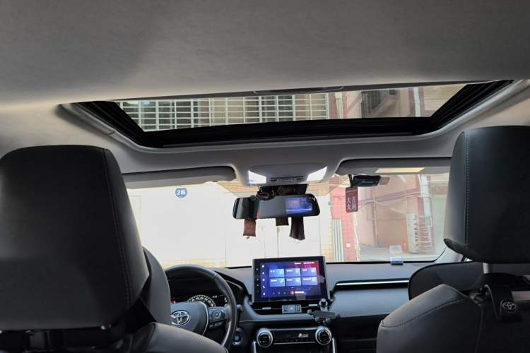 Used Toyota RAV4 2021 2.0L CVT Two-Wheel Drive Fashion PLUS Edition Headliner
