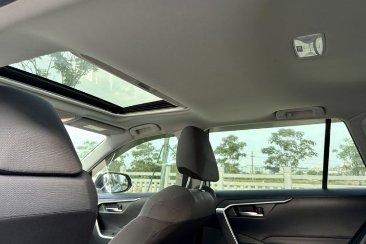 Used Toyota RAV4 2021 Revised Version Dual-Motor Hybrid 2.5L E-CVT Two-Wheel Drive Elite Edition Headliner