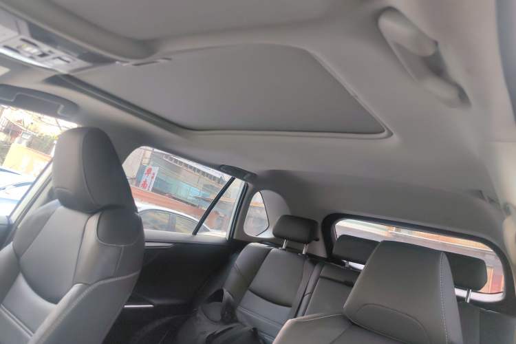Used Toyota RAV4 2021 2.0L CVT Two-Wheel Drive Fashion PLUS Edition Headliner