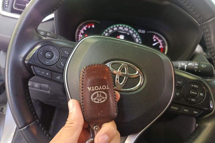 Used Toyota RAV4 2021 2.0L CVT Two-Wheel Drive Fashion PLUS Edition Interior 1