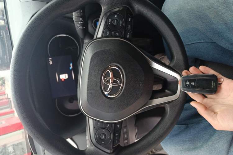 Used Toyota RAV4 2021 2.0L CVT Two-Wheel Drive Fashion Edition Interior 1