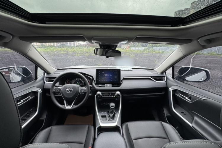 Used Toyota RAV4 2021 2.0L CVT Two-Wheel Drive Fashion Edition Interior 1