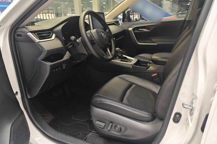 Used Toyota RAV4 2021 2.0L CVT Two-Wheel Drive Fashion Edition Interior 1