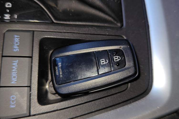 Used Toyota RAV4 2021 2.0L CVT Two-Wheel Drive Fashion Edition Interior 1