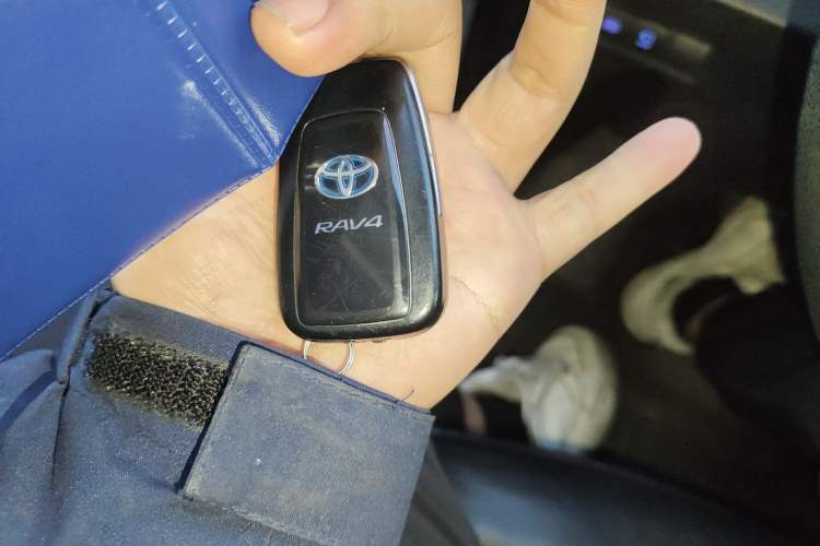 Used Toyota RAV4 2021 Revised Version Dual-Motor Hybrid 2.5L E-CVT Two-Wheel Drive Elite Edition Interior 1