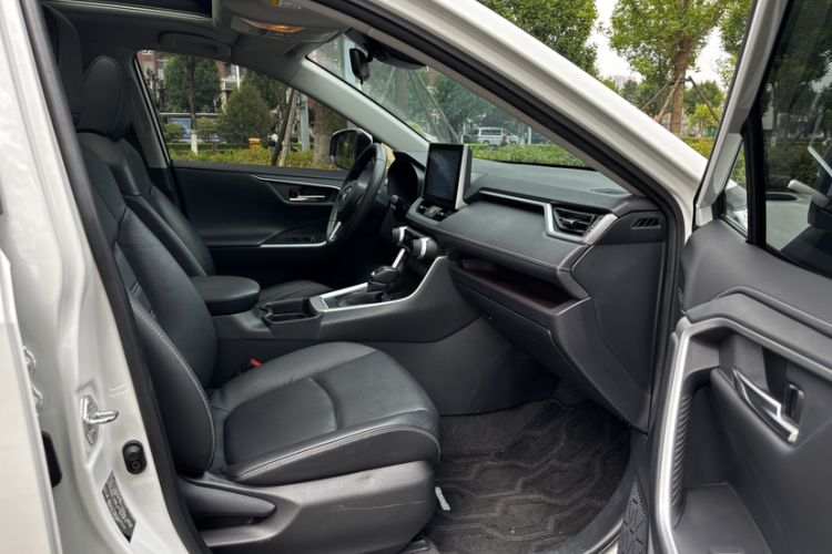 Used Toyota RAV4 2021 2.0L CVT Two-Wheel Drive Prestige Edition Interior 1