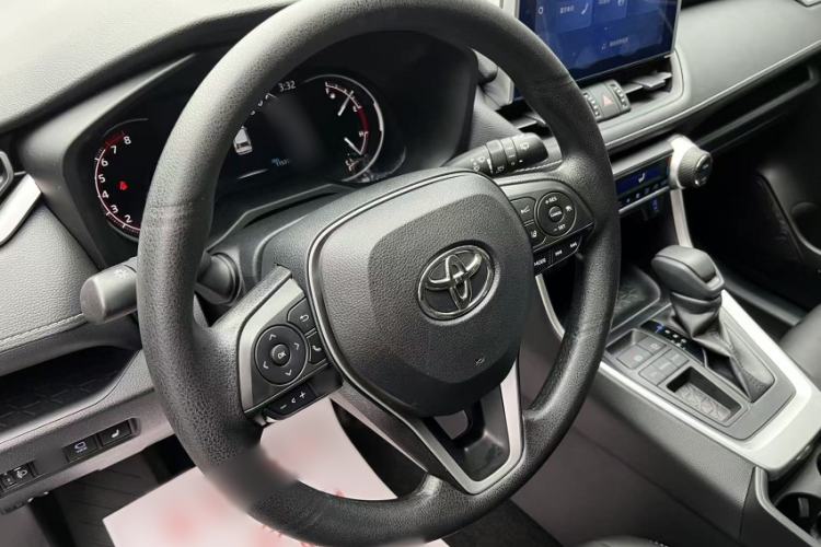 Used Toyota RAV4 2021 2.0L CVT Two-Wheel Drive Fashion Edition Interior 1