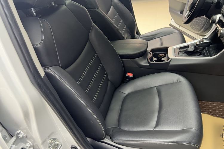 Used Toyota RAV4 2021 2.0L CVT Two-Wheel Drive Fashion PLUS Edition Interior 11