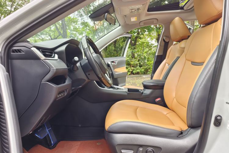 Used Toyota RAV4 2021 Dual-Engine 2.5L E-CVT Two-Wheel Drive Elite Edition Interior 11