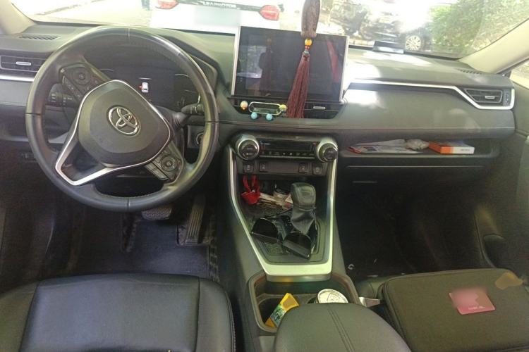 Used Toyota RAV4 2021 2.0L CVT Two-Wheel Drive Fashion PLUS Edition Interior 2