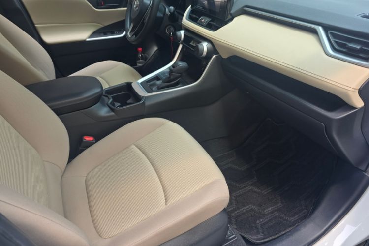Used Toyota RAV4 2021 2.0L CVT Two-Wheel Drive Urban Edition Interior 2