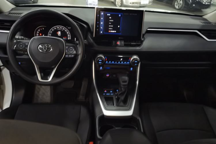 Used Toyota RAV4 2021 2.0L CVT Two-Wheel Drive Fashion Edition Interior 2