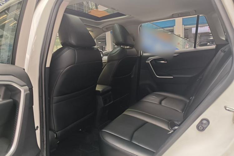 Used Toyota RAV4 2021 2.0L CVT Two-Wheel Drive Fashion Edition Interior 2