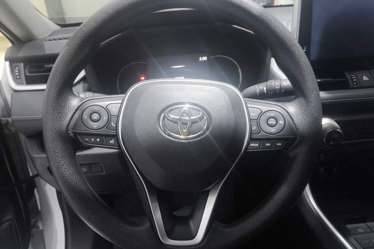 Used Toyota RAV4 2021 2.0L CVT Two-Wheel Drive Fashion Edition Interior 2
