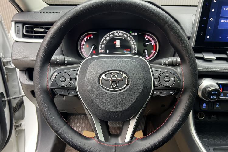 Used Toyota RAV4 2021 2.0L CVT Two-Wheel Drive Fashion PLUS Edition Interior 2