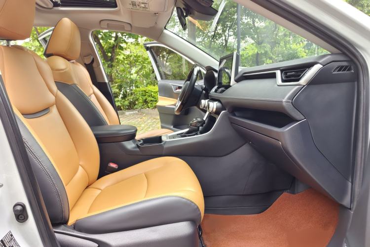 Used Toyota RAV4 2021 Dual-Engine 2.5L E-CVT Two-Wheel Drive Elite Edition Interior 2