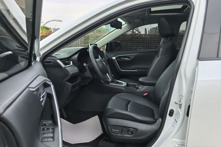 Used Toyota RAV4 2021 2.0L CVT 4x4 Style PLUS Edition Interior 2