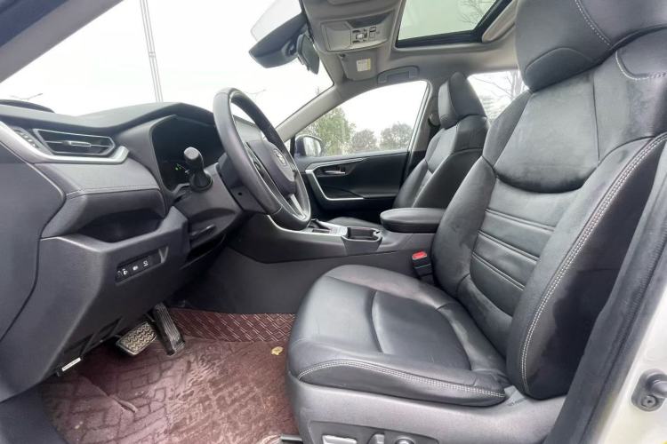 Used Toyota RAV4 2021 2.0L CVT Two-Wheel Drive Fashion PLUS Edition Interior 2