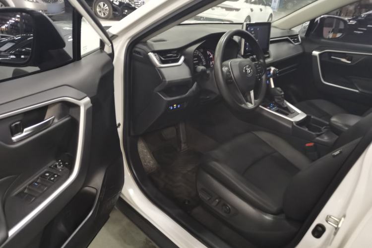 Used Toyota RAV4 2021 2.0L CVT Two-Wheel Drive Fashion Edition Interior 3