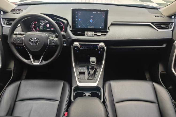 Used Toyota RAV4 2021 2.0L CVT Two-Wheel Drive Fashion Edition Interior 3