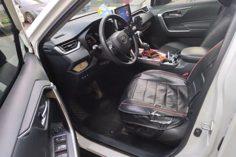 Used Toyota RAV4 2021 Revised Version Dual-Motor Hybrid 2.5L E-CVT Two-Wheel Drive Elite Edition Interior 3
