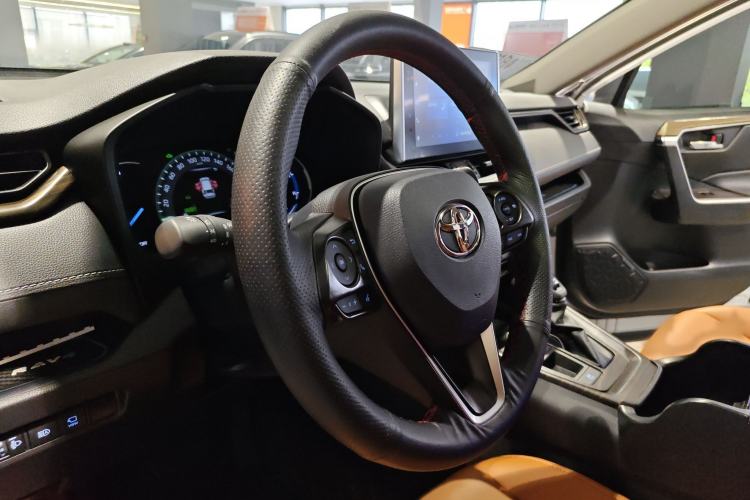 Used Toyota RAV4 2021 Dual-Engine 2.5L E-CVT Two-Wheel Drive Elite Edition Interior 3